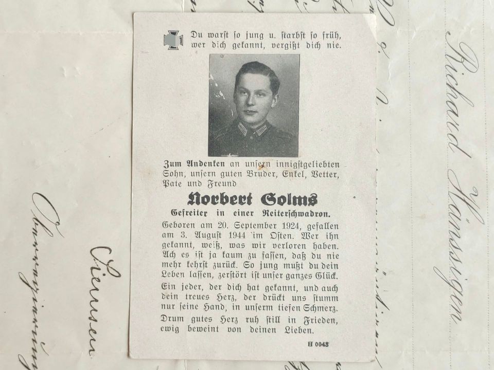 老威廉第四次麦稀奇拍卖 德三阵亡纪念卡 骑兵诺伯特·索姆斯 (Norbert Solms)，于1944年8月3日阵亡在东线战场。
