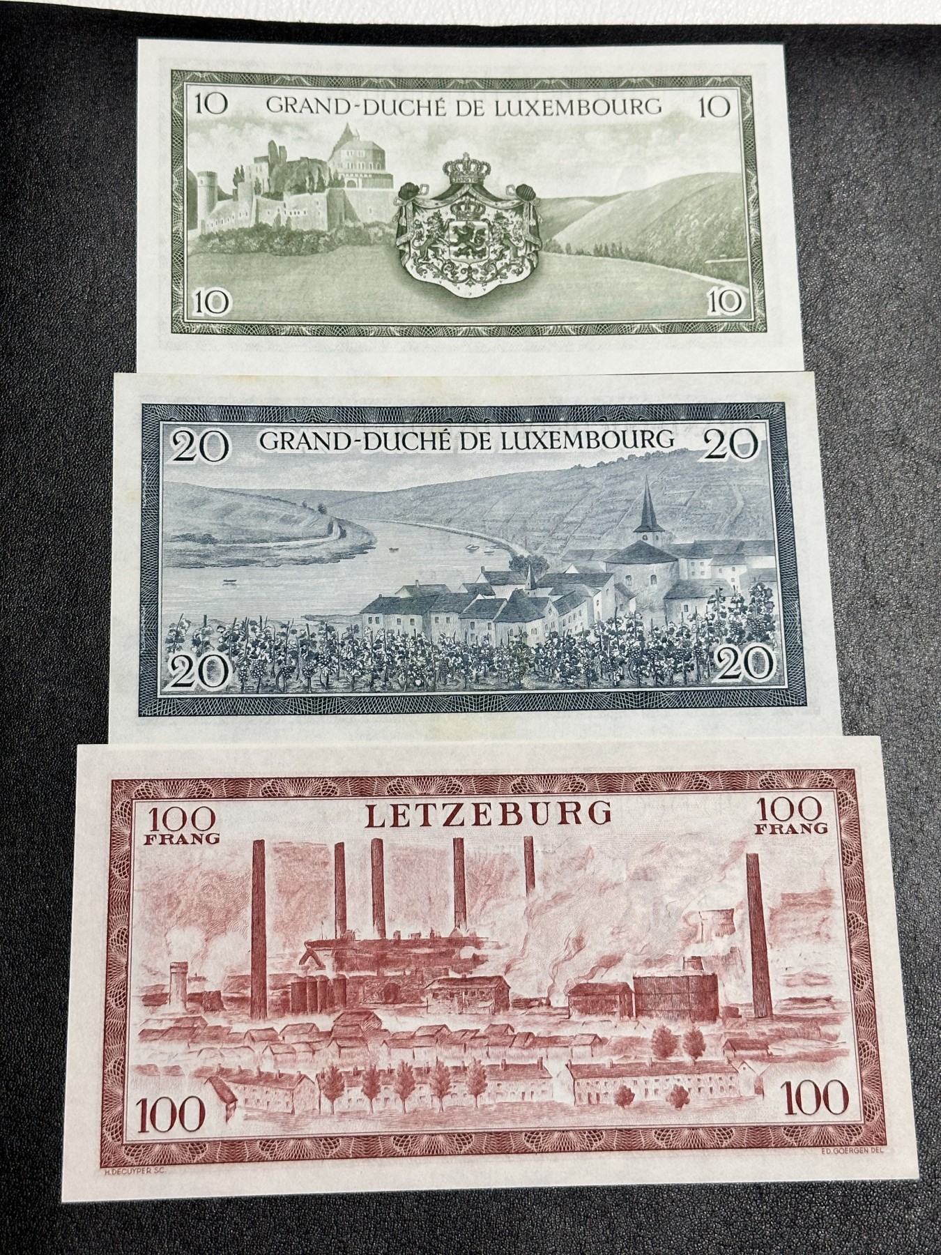 《外钞收藏家》第二百九十一期（荷兰比利时卢森堡欧元专场）（连拍第二场） 卢森堡50年代女王版10/20/100法郎 全新 20法郎有少量潮