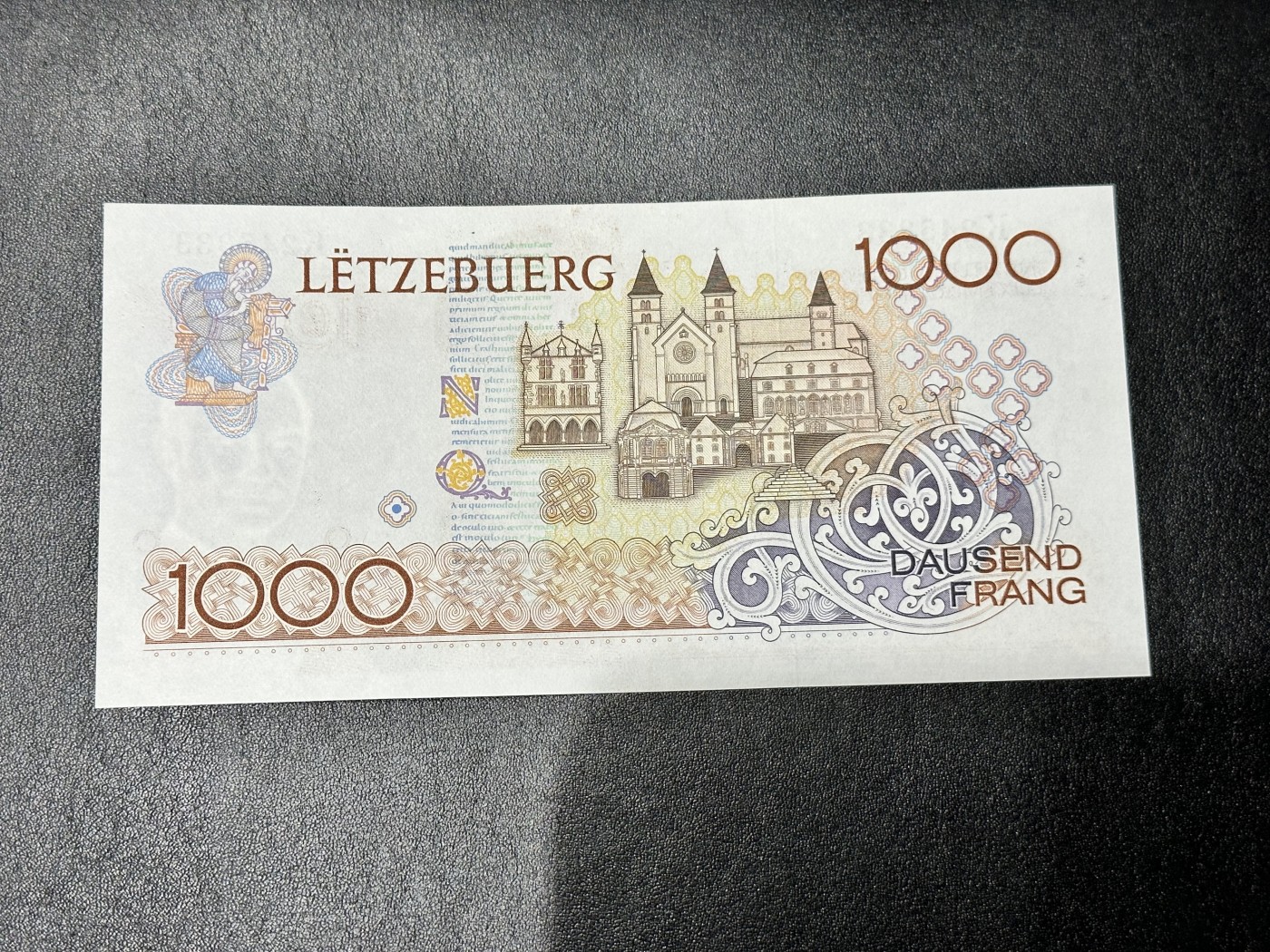《外钞收藏家》第二百九十一期（荷兰比利时卢森堡欧元专场）（连拍第二场） 卢森堡1000法郎 全新UNC
