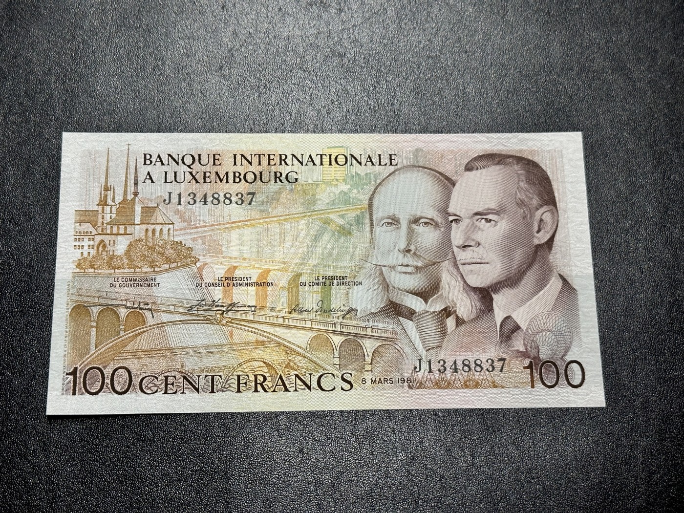 《外钞收藏家》第二百九十一期（荷兰比利时卢森堡欧元专场）（连拍第二场） 卢森堡1981年100法郎 全新UNC