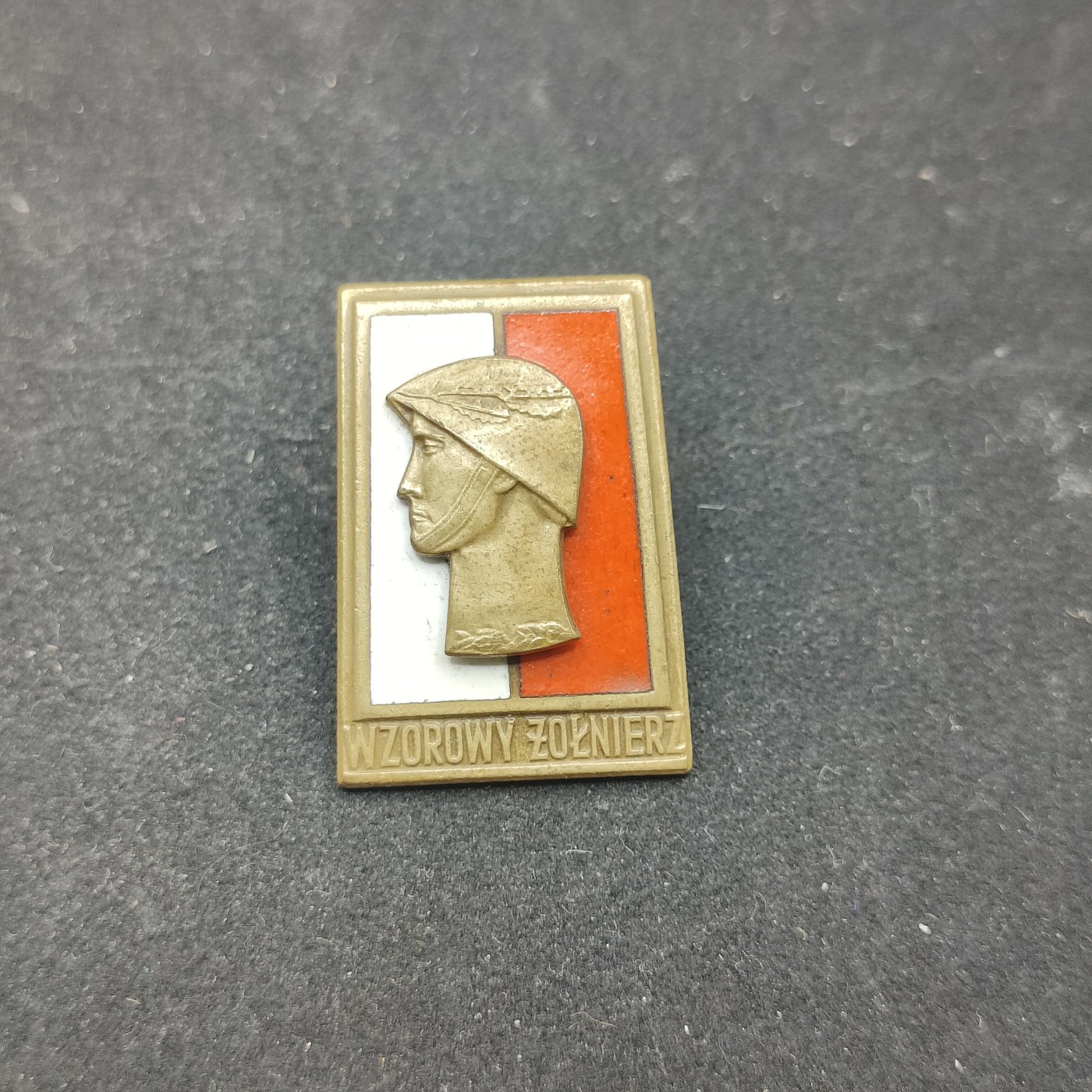 全场0元起拍 第83期 咸鱼国勋章拍卖专场 8月20日（周日）下午6：00开始 波兰优秀士兵证章 分体珐琅结构