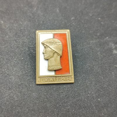 全场0元起拍 第83期 咸鱼国勋章拍卖专场 8月20日（周日）下午6：00开始 - 波兰优秀士兵证章 分体珐琅结构