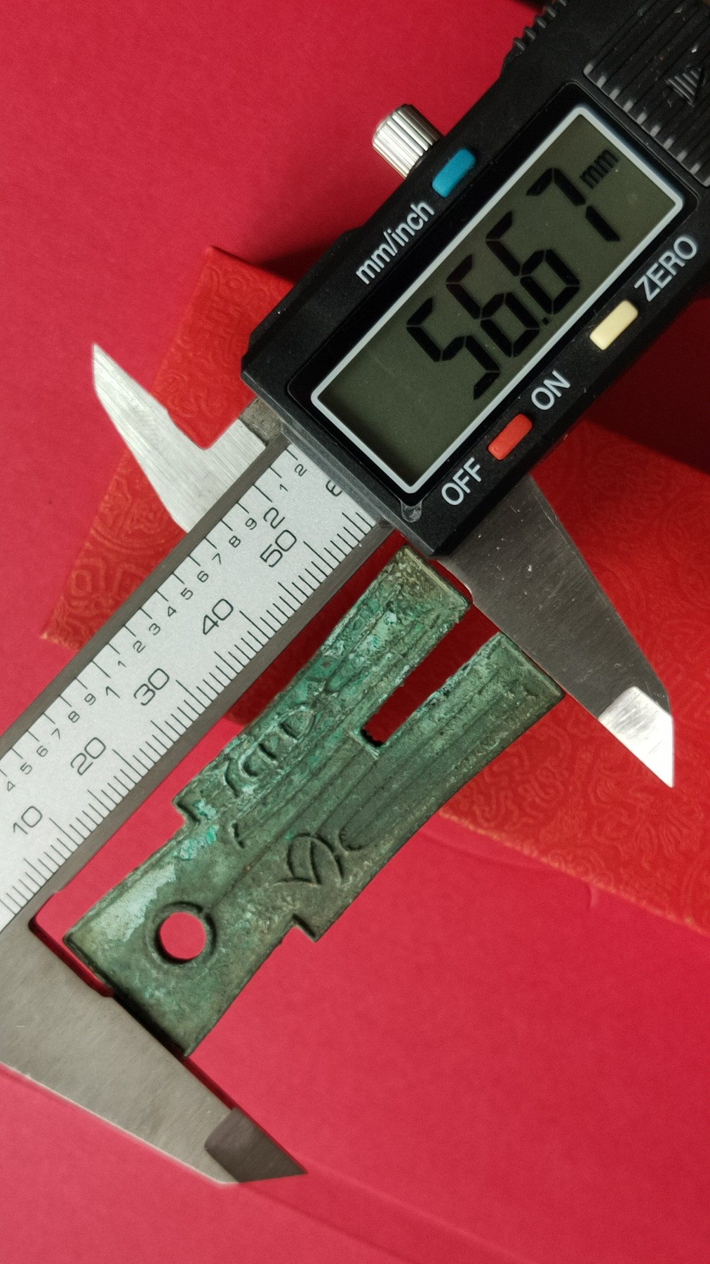 裸币专场 古币 汉朝王莽钱币  裤衩子币布币大黄千暴  绿绣出土  字口清晰