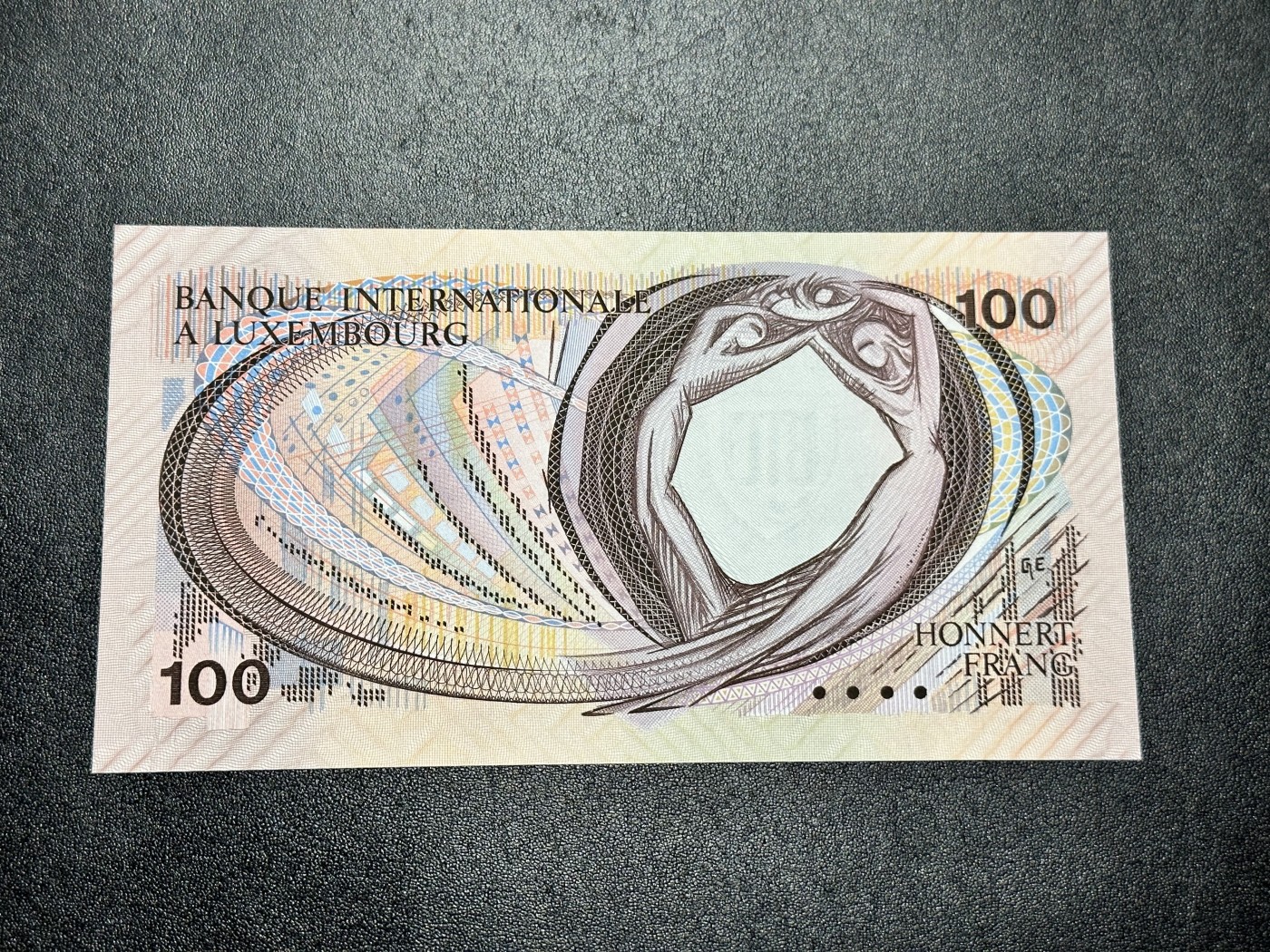 《外钞收藏家》第二百九十一期（荷兰比利时卢森堡欧元专场）（连拍第二场） 卢森堡1981年100法郎 全新UNC