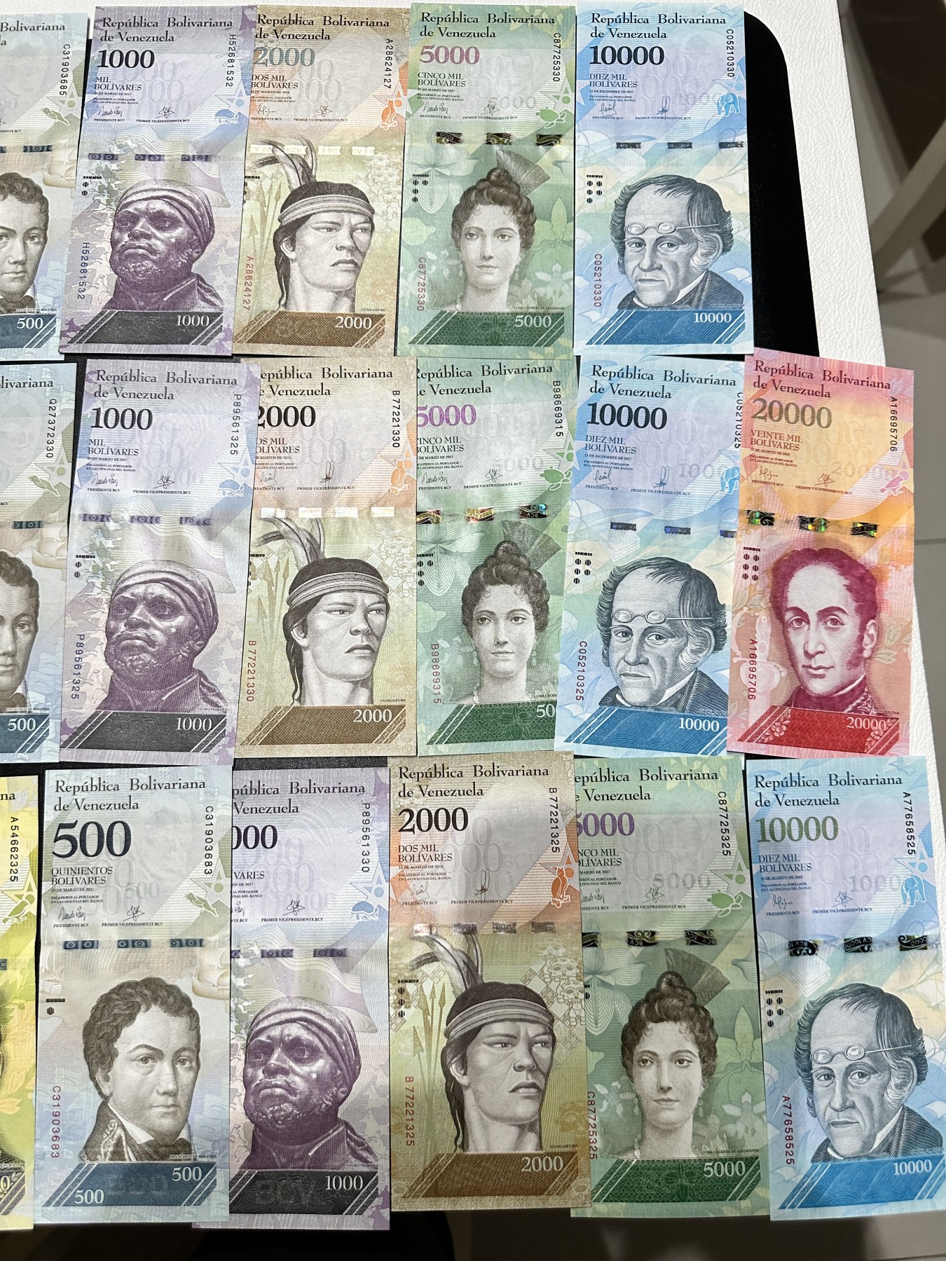 《外钞收藏家》第二百九十二期（连拍第三场） 全新品相委内瑞拉纸币 三套一起 全新UNC