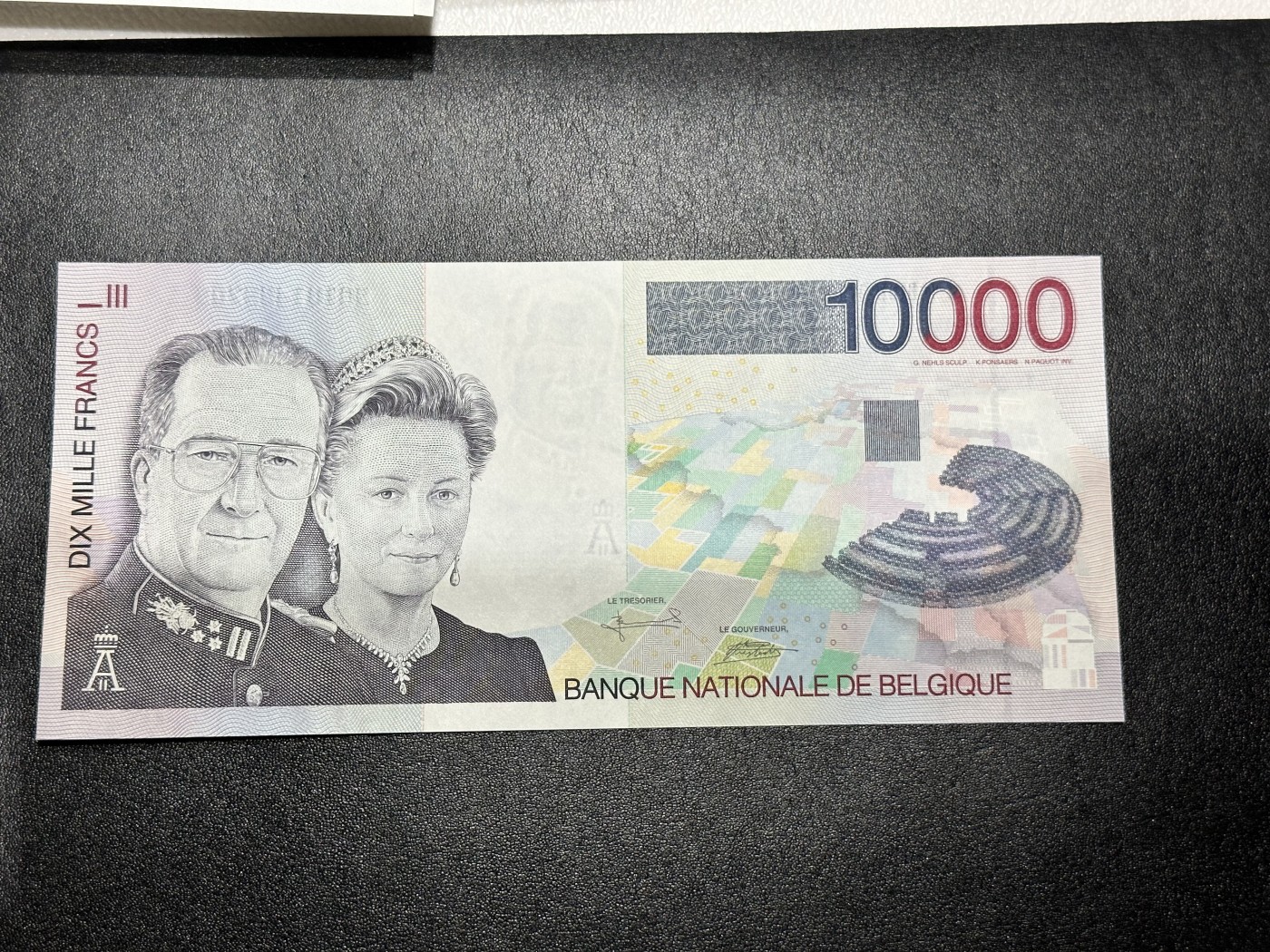 《外钞收藏家》第二百九十一期（荷兰比利时卢森堡欧元专场）（连拍第二场） 比利时末版10000法郎 全新 非常精美的温室花园荧光图