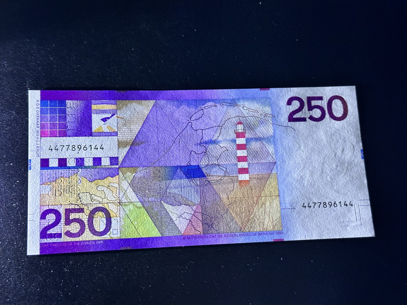 《外钞收藏家》第二百九十一期（荷兰比利时卢森堡欧元专场）（连拍第二场） 荷兰1985年250盾，灯塔 全新UNC