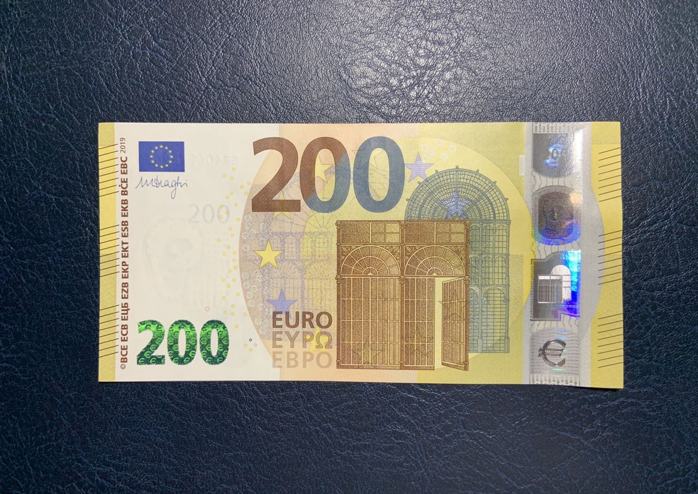 收藏联盟Quantum Auction 第282期拍卖 “多水之乡”-法属圭亚那 欧盟国家2019年200欧元 品相全新UNC 
