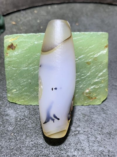 精美高玉化亚光海洋玉髓手工俏色巧雕普度众生大桶珠一个！ 精美高玉化亚光海洋玉髓手工俏色巧雕普度众生大桶珠一个！