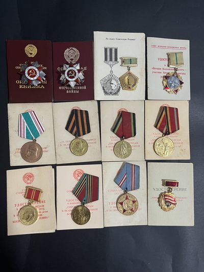 商都徽章拍卖第5期 - 苏联双卫国 周年套章 432为末期圈圈版本 原装党徽 珐琅无磕碰 品相非常好 