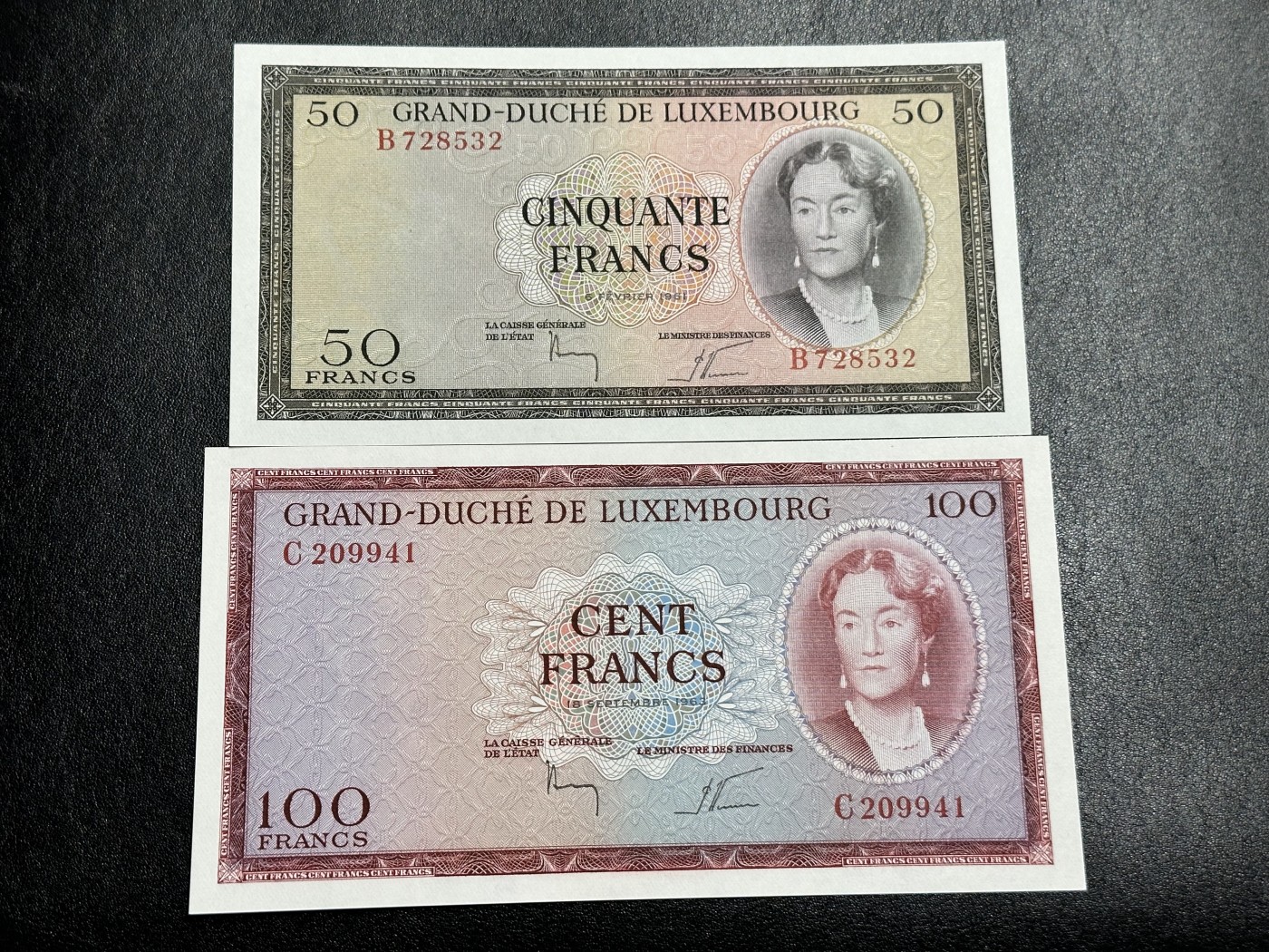 《外钞收藏家》第二百九十一期（荷兰比利时卢森堡欧元专场）（连拍第二场） 卢森堡60年代女王版50/100法郎 全新UNC