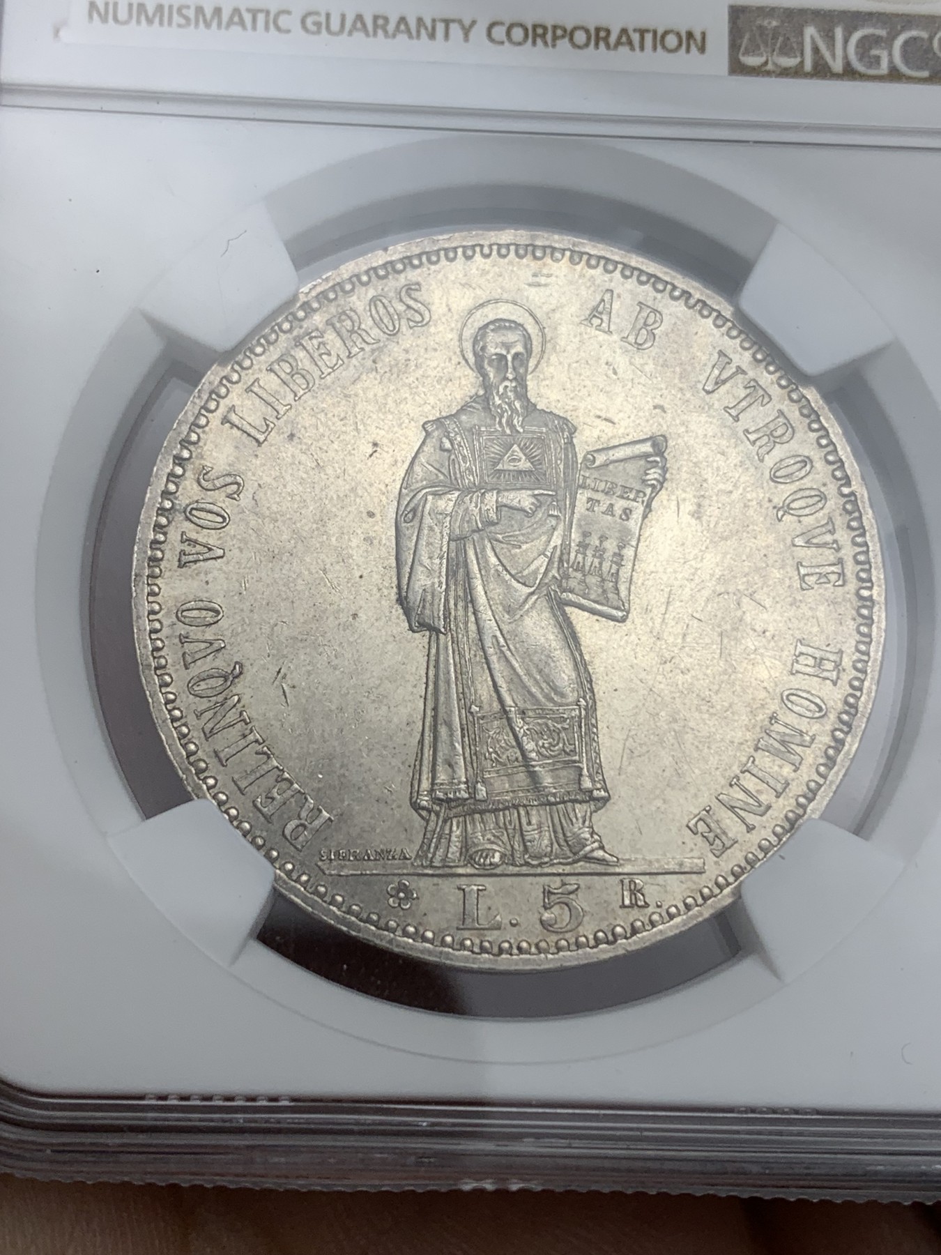 欢迎参加《竞宝斋》为爱冲冲冲 七夕特拍专场 ！第191场 (全场包邮) NGC-MS61  1898年老版本圣马力诺5里拉神父银币。此币发行量18000，值得收藏把玩