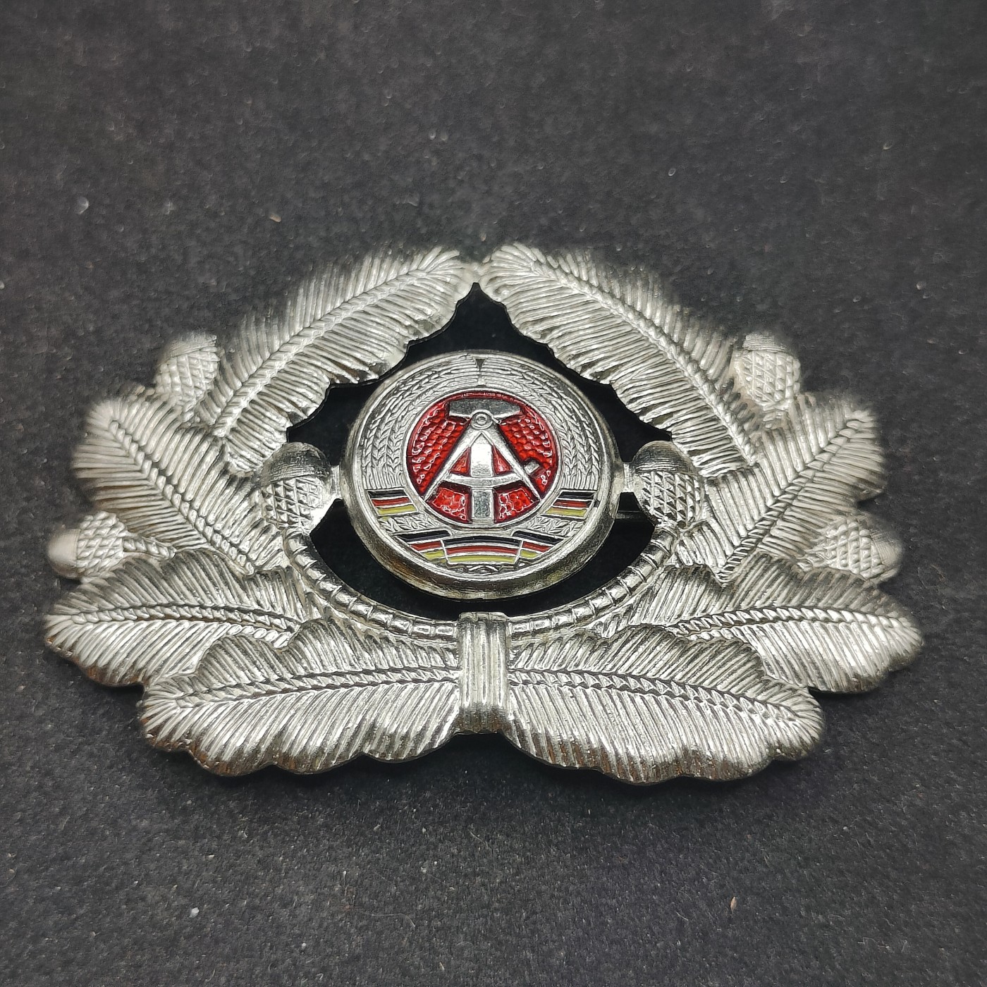 全场0元起拍 第83期 咸鱼国勋章拍卖专场 8月20日（周日）下午6：00开始 东德陆军军官帽徽