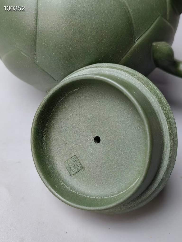 精品紫砂壶蒋蓉制壶青蛙莲子壶 老绿泥砂料制成 壶型精美绝伦 手工制作 制作工艺精湛 品相完好