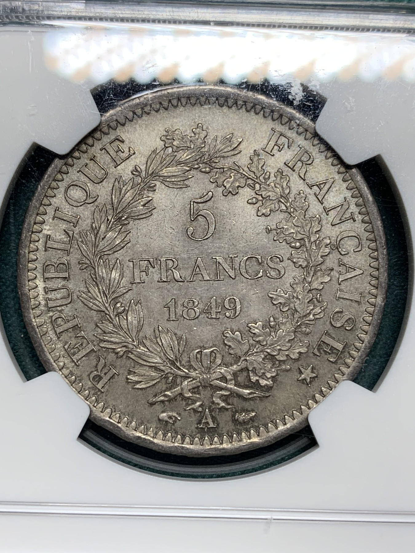 欢迎参加《竞宝斋》为爱冲冲冲 七夕特拍专场 ！第191场 (全场包邮) NGC MS65 法国1849年第二共和国大力神5法郎银币，去年海外HA拍卖原拍品，960落锤，到国内成本1000美金以上。均匀枪灰包浆！所见最高分！