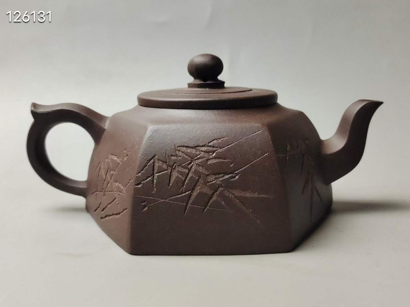 旧藏 精品紫砂壶 五六十年代 库存老茶壶 顾景舟手制 底款：吾为壶痴 景舟手制 一九五六年春 原矿紫泥砂料制成 全新壶型 未流通使用 附有作品珍藏证书 ​