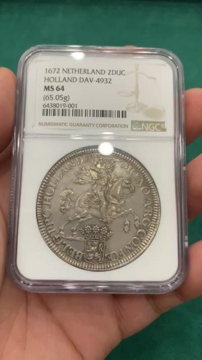 欢迎参加《竞宝斋》为爱冲冲冲 七夕特拍专场 ！第191场 (全场包邮) NGC MS64 荷兰1672年大马剑加重版2杜卡特银币，65.05克，版本的冠军分。距今350多年，17世纪最美钱币之一，工艺精湛。