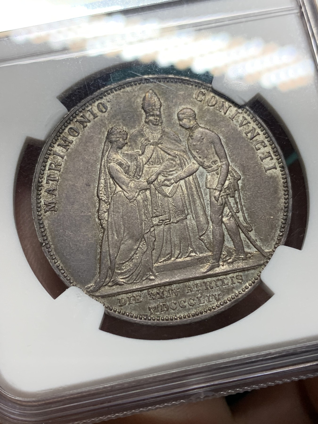 欢迎参加《竞宝斋》为爱冲冲冲 七夕特拍专场 ！第191场 (全场包邮) NGC-MS62 奥匈帝国 1854年 2盾 茜茜公主 结婚纪念大银币 少见的婚礼版本 比银婚更加稀有 原味包浆 背部浮雕神圣深邃 大热品种