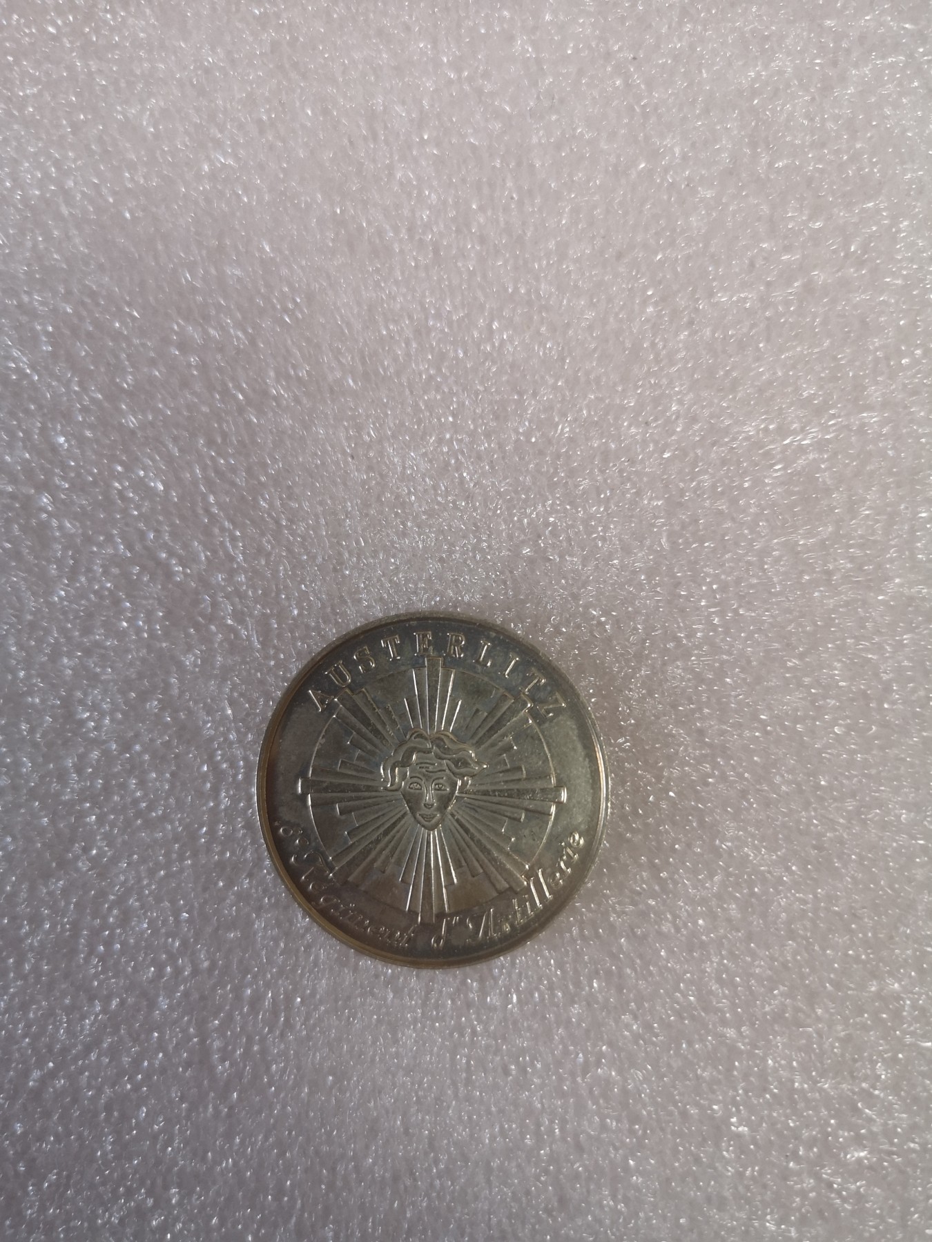 长老汇第33场老银币拍卖 1998拿破仑奥斯特里茨战役第八炮兵团纪念金属章，背面欧罗巴骑牛+1欧元