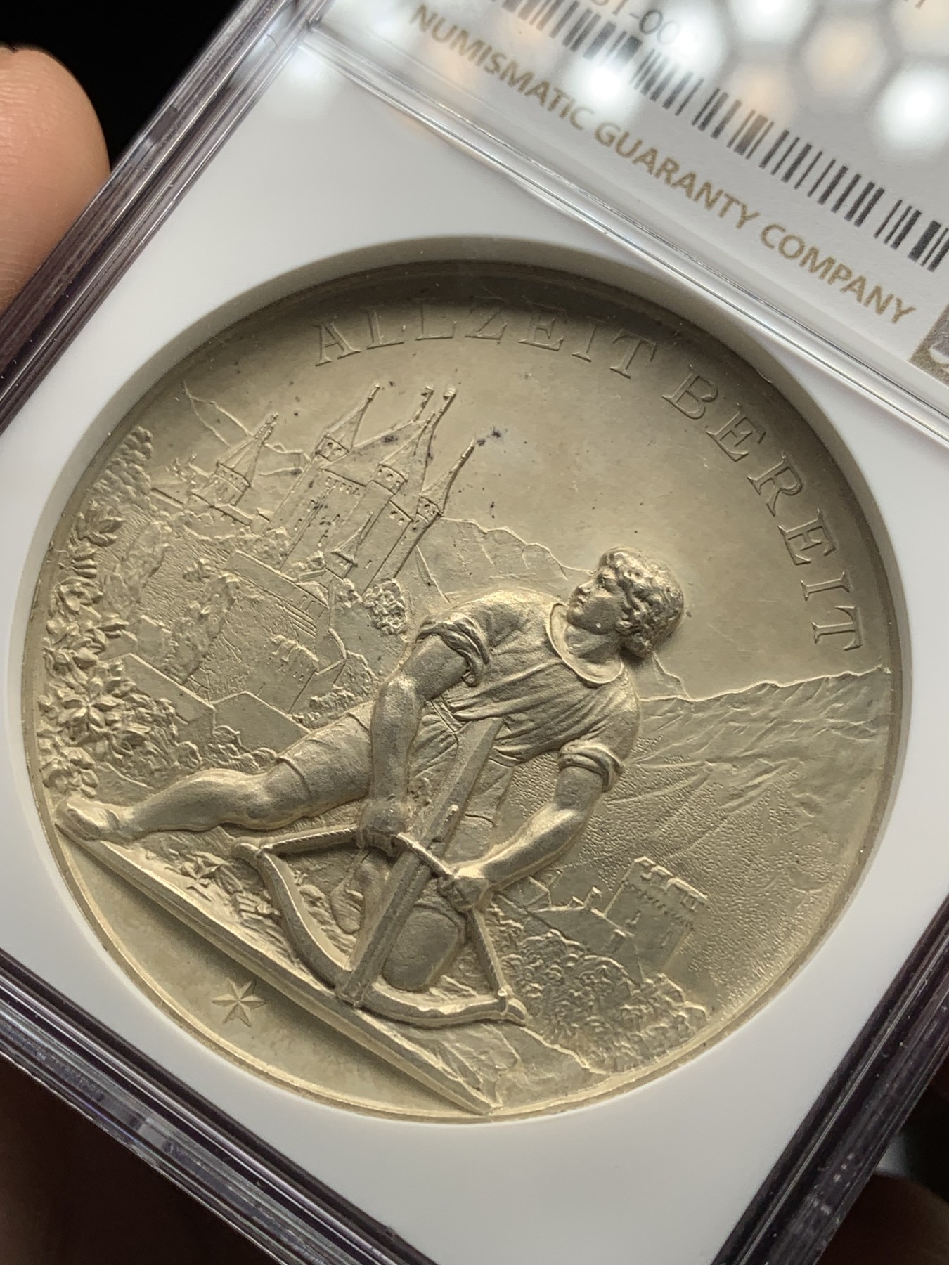 欢迎参加《竞宝斋》为爱冲冲冲 七夕特拍专场 ！第191场 (全场包邮) NGC-MS62 瑞士1894年伯尔尼射击节银章 高浮雕设计的银章 此枚属于瑞士射击节中比较难得的品类 相对其他届射击节来说这枚是稀少品种