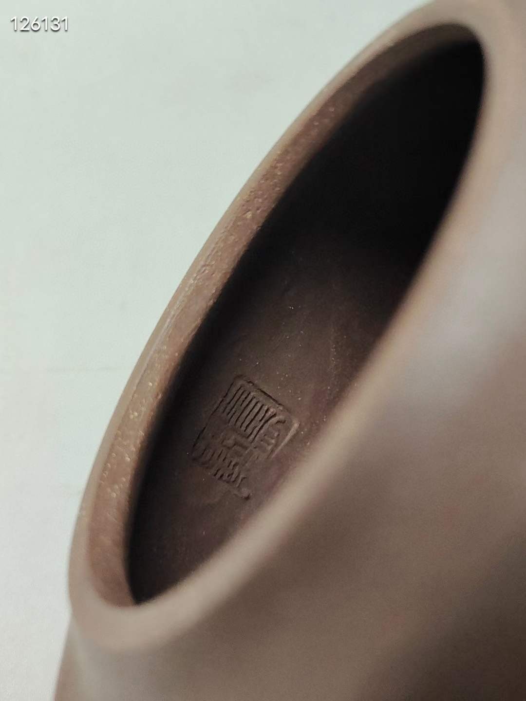 旧藏 精品紫砂壶 五六十年代 库存老茶壶 顾景舟手制 底款：吾为壶痴 景舟手制 一九五六年春 原矿紫泥砂料制成 全新壶型 未流通使用 附有作品珍藏证书 ​