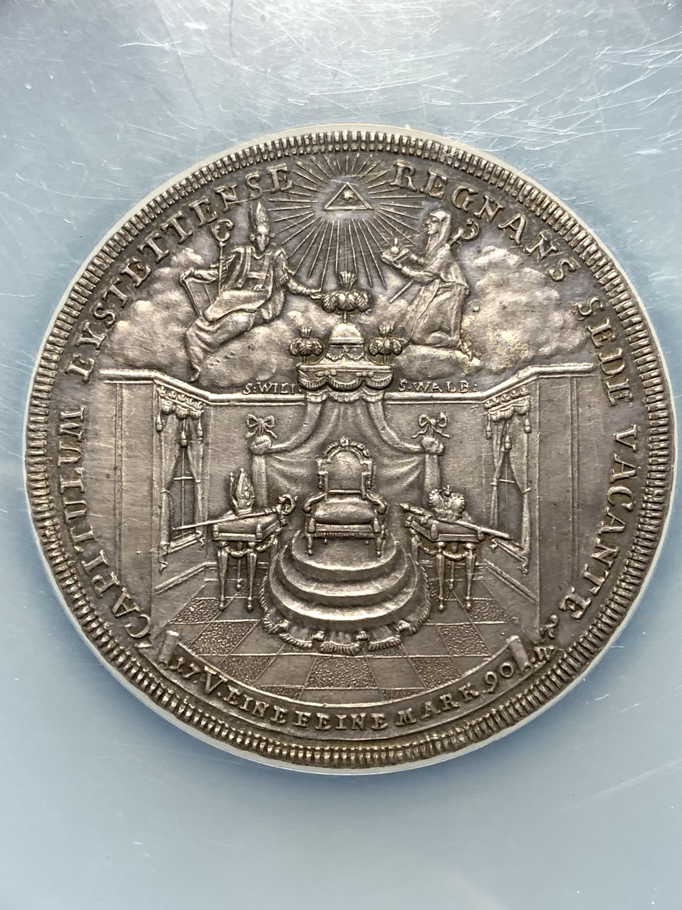 欢迎参加《竞宝斋》为爱冲冲冲 七夕特拍专场 ！第191场 (全场包邮) NGC-MS64 1790年德国艾希施塔特教宗缺位2泰勒大银币 宗教色彩浓郁的一枚钱币，全知之眼与世界之树，大规格2T，均匀的铁灰色包浆，状态极佳