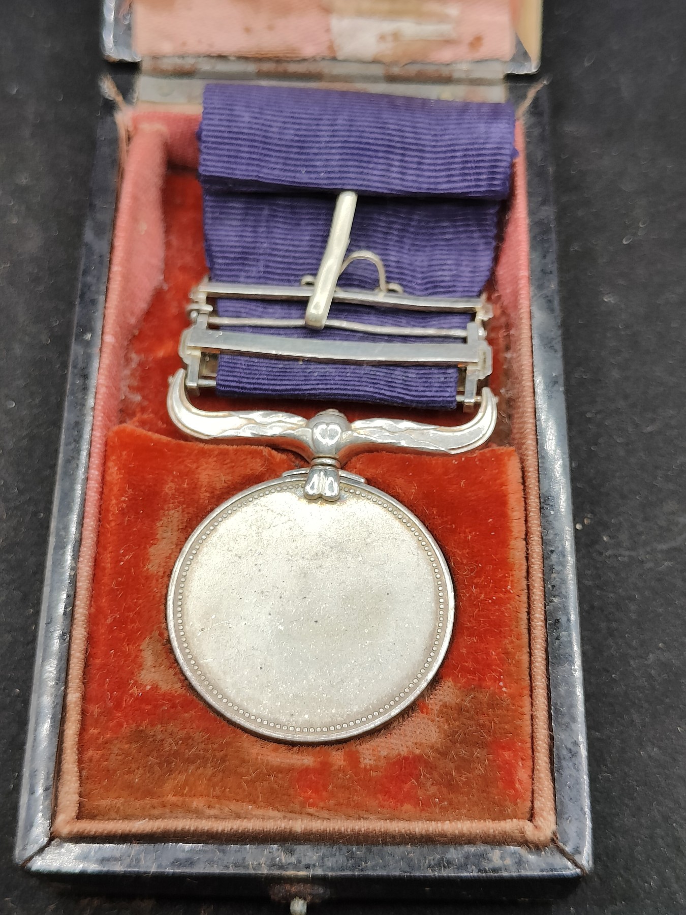 全场0元起拍 第83期 咸鱼国勋章拍卖专场 8月20日（周日）下午6：00开始 日本绀授褒章 两次获得 纯银制 盒有损 带略