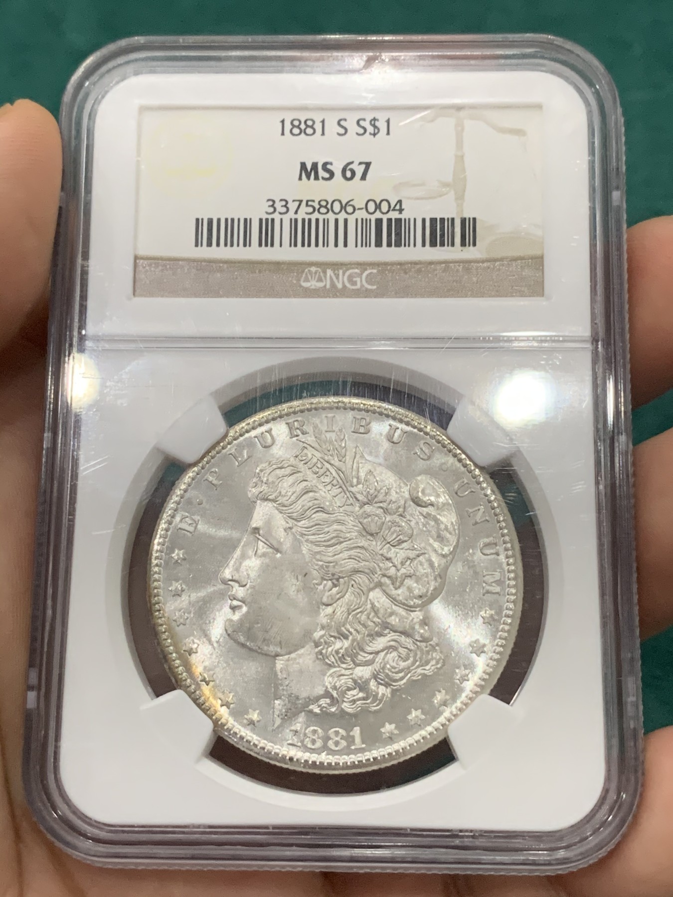 欢迎参加《竞宝斋》为爱冲冲冲 七夕特拍专场 ！第191场 (全场包邮) NGC-MS67 美国1881S  1美元 摩根银币 这个分数是摩根分水岭 市面上不多见了，买一枚少一枚 强车轮光 镜面底板