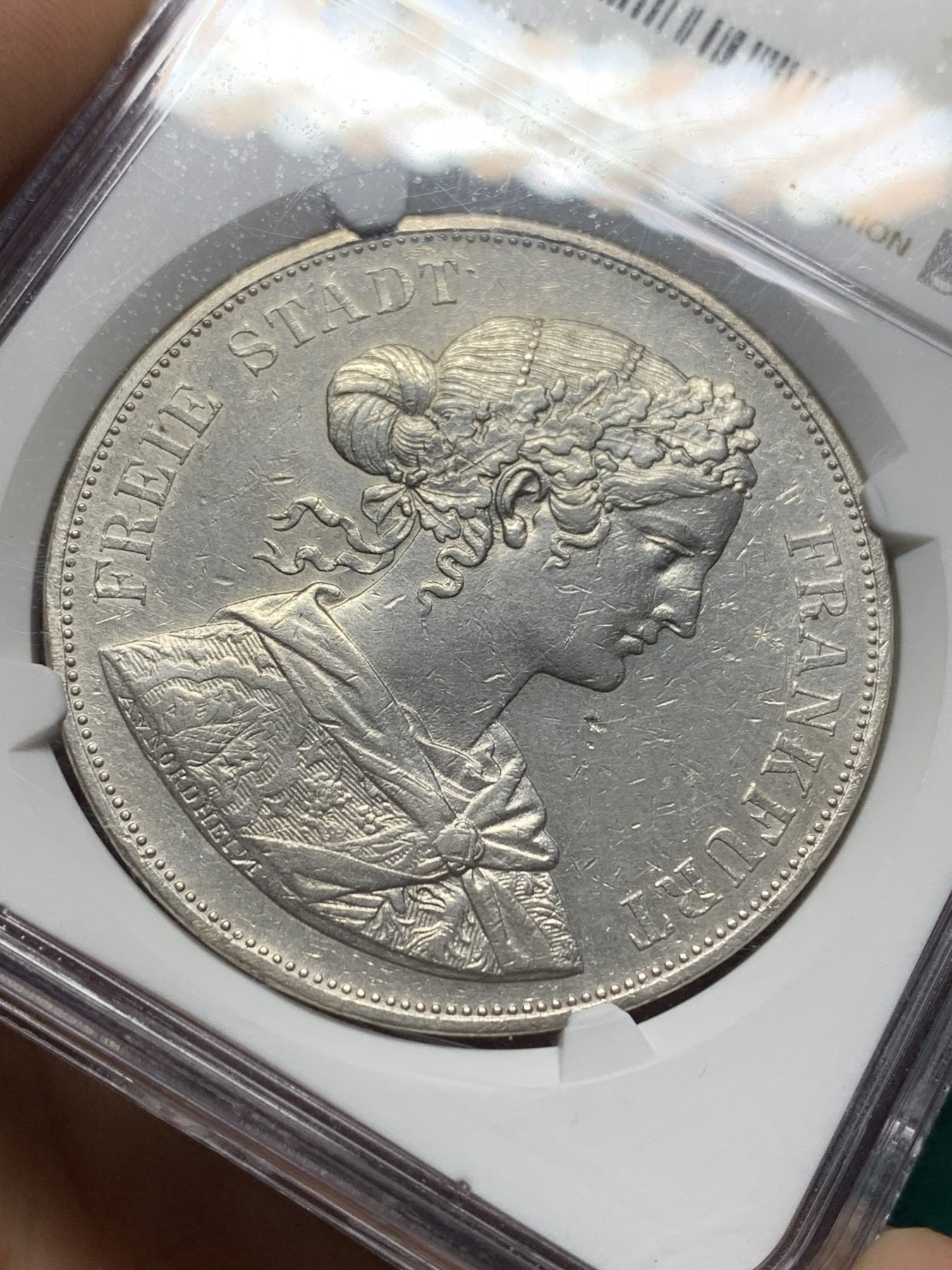 欢迎参加《竞宝斋》为爱冲冲冲 七夕特拍专场 ！第191场 (全场包邮) NGC-AUD 德国1861年法兰克福少女2泰勒大银币 37克的重量