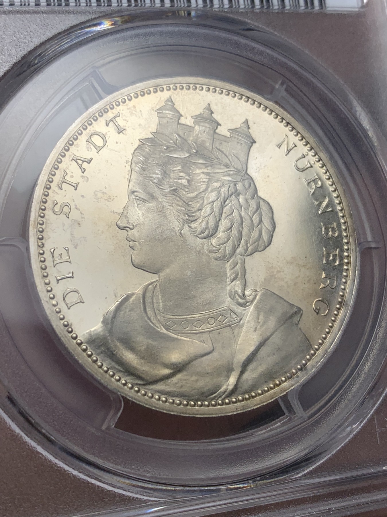 欢迎参加《竞宝斋》为爱冲冲冲 七夕特拍专场 ！第191场 (全场包邮) PCGS-PR64DCAM 德国1894纽伦堡城市女神系列银章，真的非常好看。
