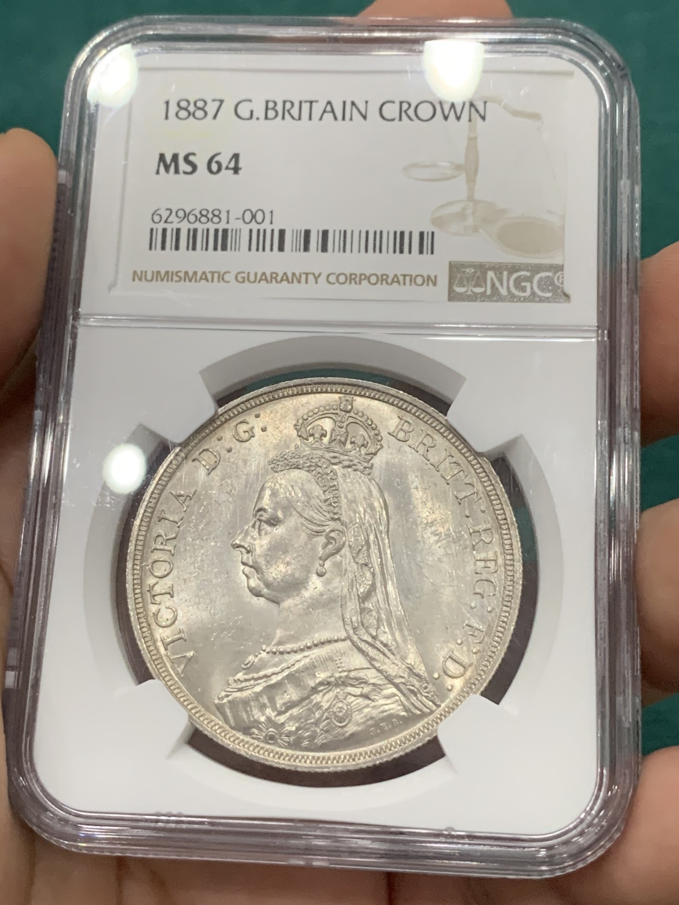 欢迎参加《竞宝斋》为爱冲冲冲 七夕特拍专场 ！第191场 (全场包邮) NGC MS64 英国 1887年维多利亚高冠马剑 克朗大银币 高分淡彩 状态不容错过