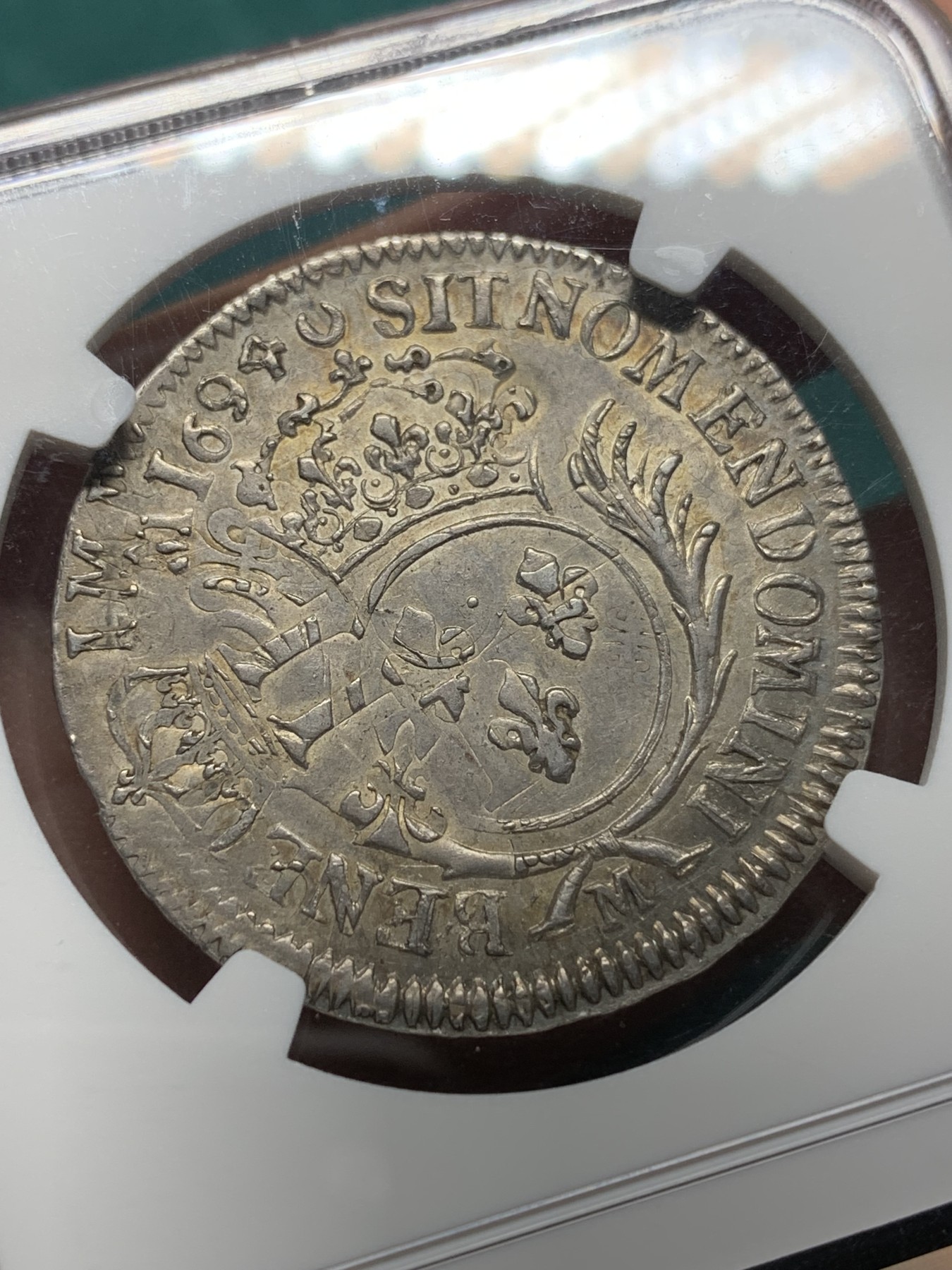 欢迎参加《竞宝斋》为爱冲冲冲 七夕特拍专场 ！第191场 (全场包邮) NGC-AU58 季军分，法国1694年路易十四半埃居，原味淡彩包浆，太阳王埃居出分极难，图卢兹（M）铸币厂，少见高分好品，18年HA的AU55分拍了408美元