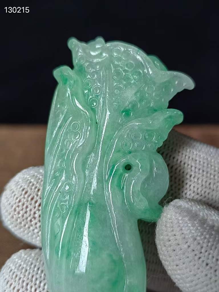 老翡翠百财把件 飘花翡翠 冰种料 雕刻精美 栩栩如生 品佳