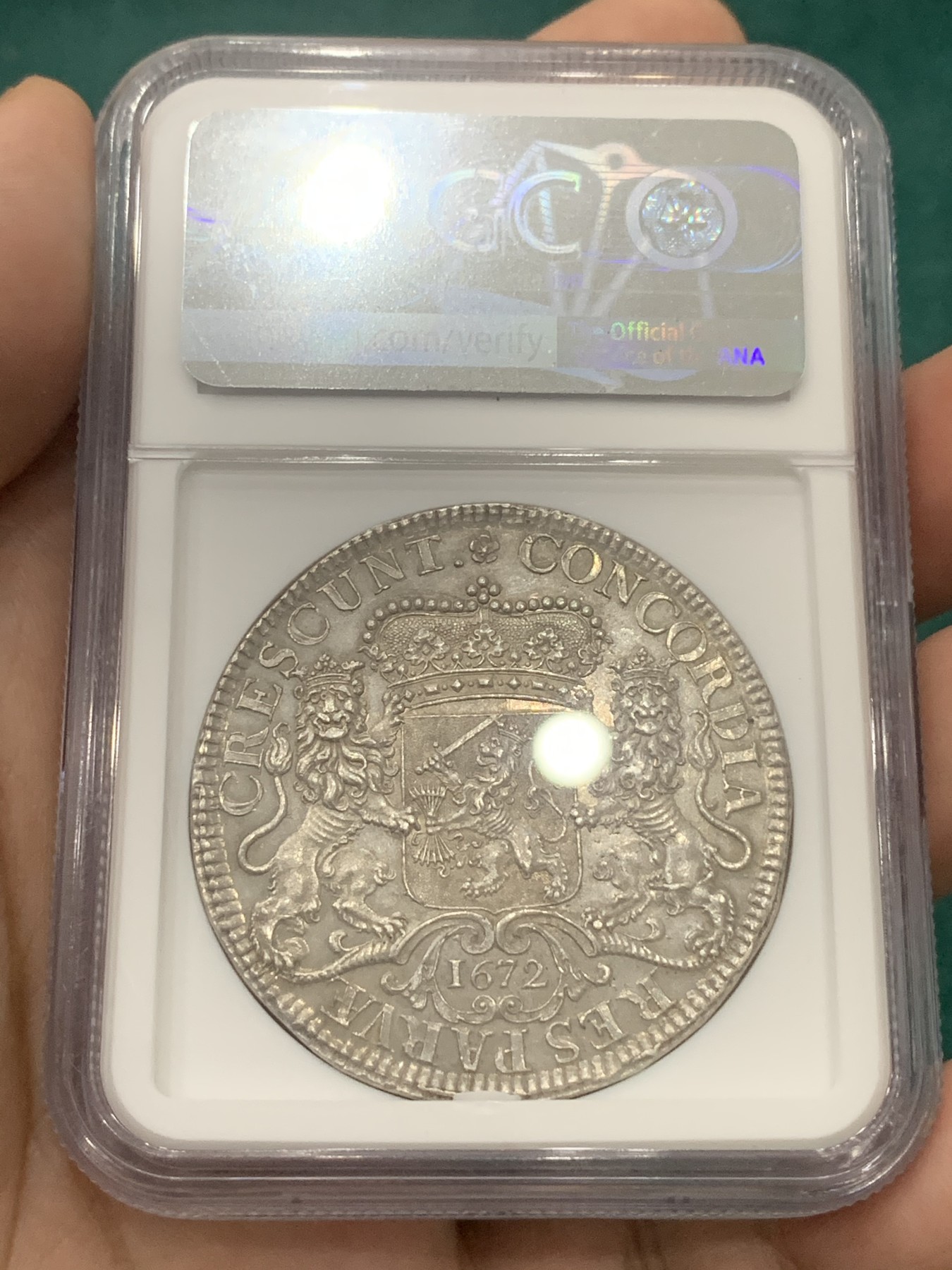 欢迎参加《竞宝斋》为爱冲冲冲 七夕特拍专场 ！第191场 (全场包邮) NGC MS64 荷兰1672年大马剑加重版2杜卡特银币，65.05克，版本的冠军分。距今350多年，17世纪最美钱币之一，工艺精湛。