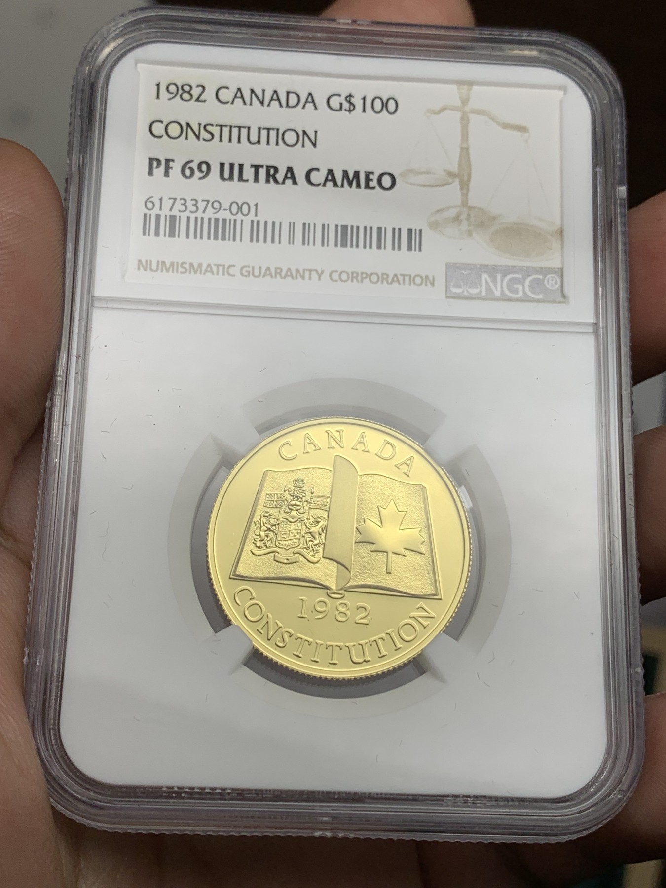 欢迎参加《竞宝斋》为爱冲冲冲 七夕特拍专场 ！第191场 (全场包邮) NGC-PF69 ULTRA CAMEO 加拿大 1982年 100加元 宪法 金币 16.97克 首届克劳斯世界硬币大赛最佳金币奖 原盒原证