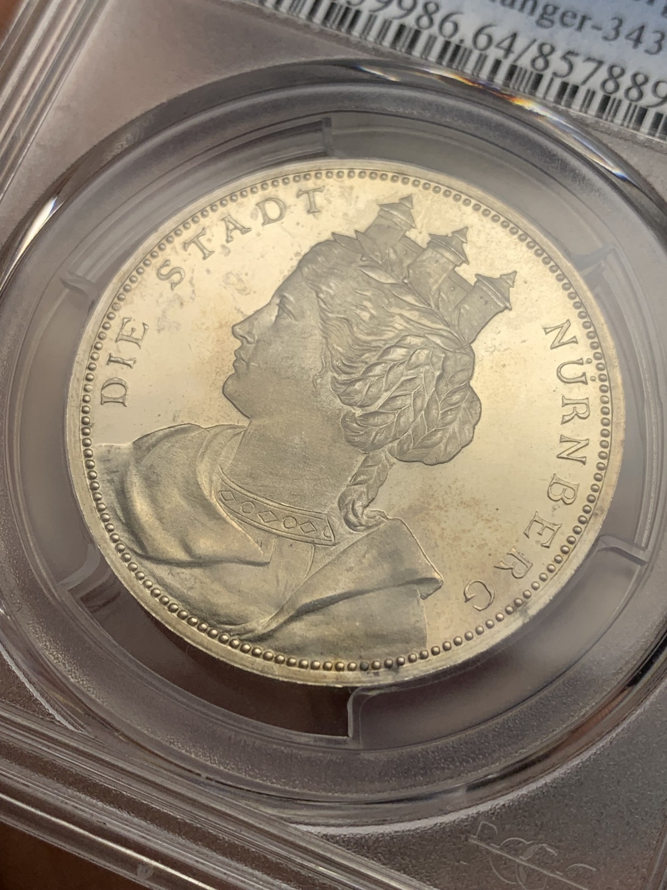 欢迎参加《竞宝斋》为爱冲冲冲 七夕特拍专场 ！第191场 (全场包邮) PCGS-PR64DCAM 德国1894纽伦堡城市女神系列银章，真的非常好看。