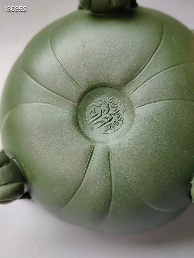 精品紫砂壶蒋蓉制壶青蛙莲子壶 老绿泥砂料制成 壶型精美绝伦 手工制作 制作工艺精湛 品相完好