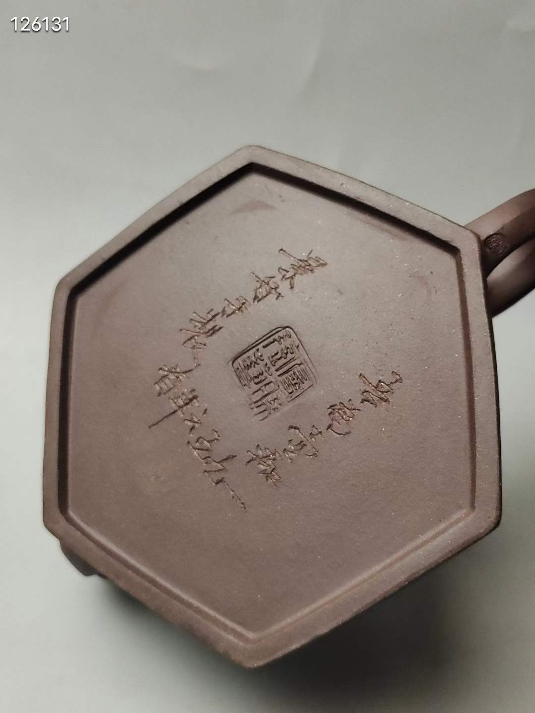 旧藏 精品紫砂壶 五六十年代 库存老茶壶 顾景舟手制 底款：吾为壶痴 景舟手制 一九五六年春 原矿紫泥砂料制成 全新壶型 未流通使用 附有作品珍藏证书 ​