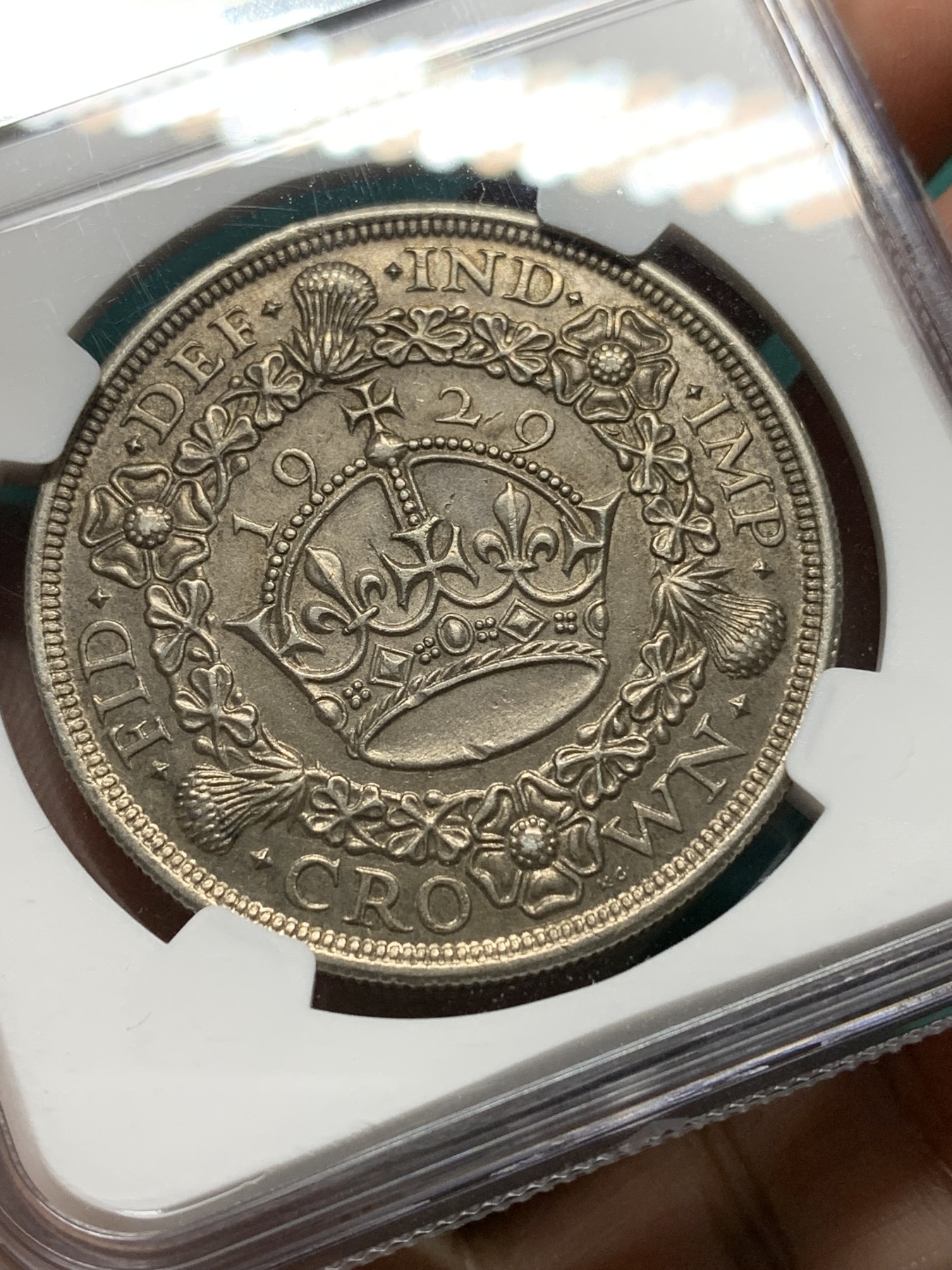 欢迎参加《竞宝斋》为爱冲冲冲 七夕特拍专场 ！第191场 (全场包邮) NGC-AU58 英国1929年乔治五世花冠1克朗银币 不同马剑系列 铸造数量稀少 仅4994枚 价格低地 老味道包浆