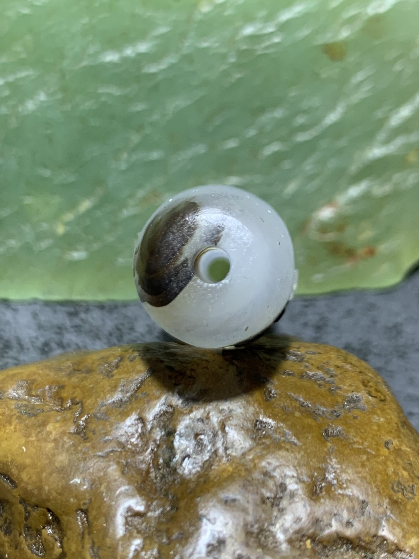 精美高玉化亚光草花纹海洋玉髓手工俏色巧雕禅字一心向佛，参禅悟道意境桶珠一个！