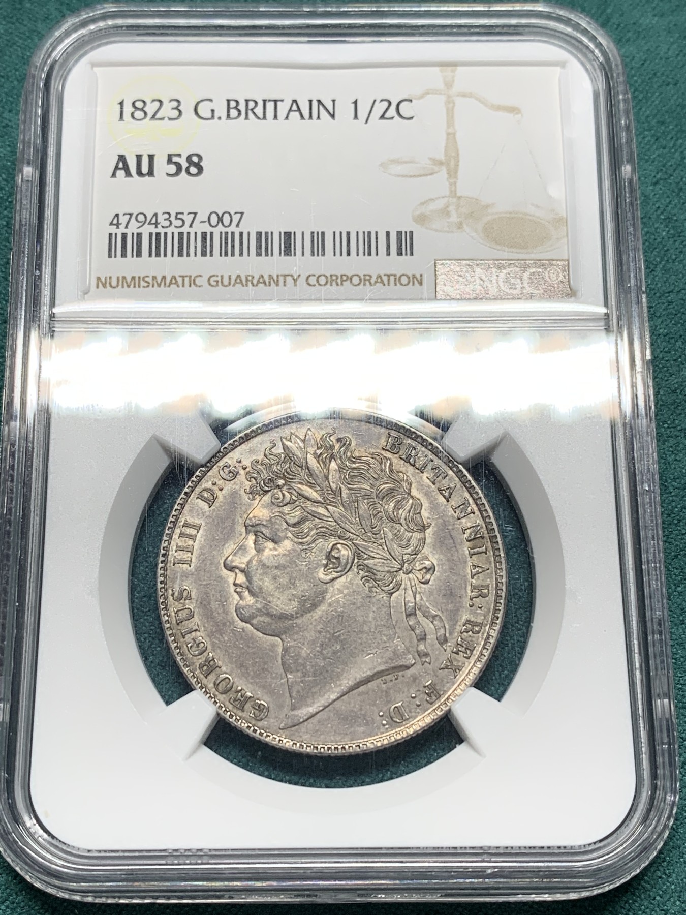 欢迎参加《竞宝斋》为爱冲冲冲 七夕特拍专场 ！第191场 (全场包邮) NGC AU58 英国 1823乔治四世盾徽半克朗银币，乔四三花半克朗随处可见，盾徽版任何品相都十分稀缺