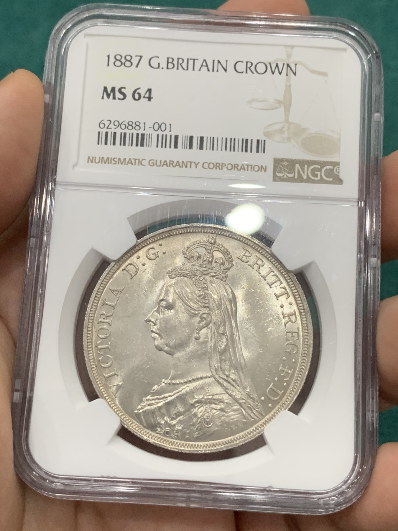 欢迎参加《竞宝斋》为爱冲冲冲 七夕特拍专场 ！第191场 (全场包邮) NGC MS64 英国 1887年维多利亚高冠马剑 克朗大银币 高分淡彩 状态不容错过