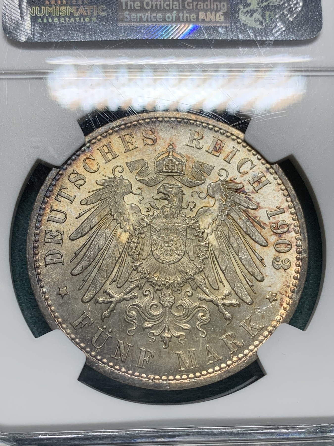 欢迎参加《竞宝斋》为爱冲冲冲 七夕特拍专场 ！第191场 (全场包邮) NGC MS64 1903年J厂汉堡5马克银币，德系最美钱币之一，1903年远远少于1913年，此枚金色包浆上手效果佳，亚军分。