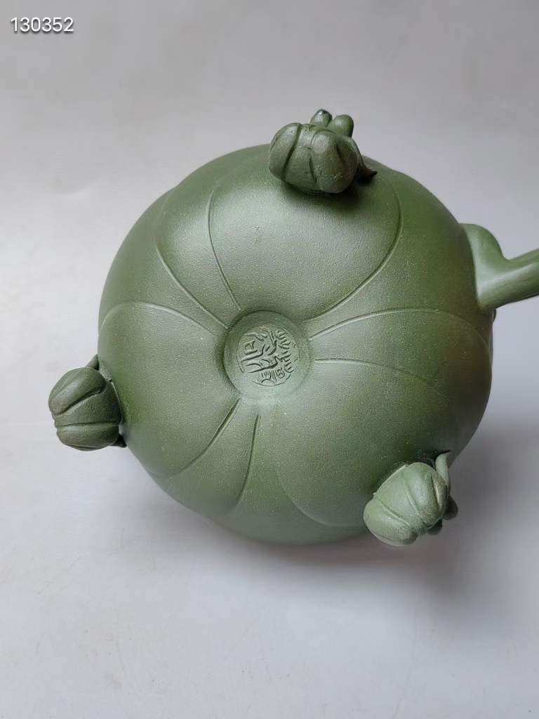 精品紫砂壶蒋蓉制壶青蛙莲子壶 老绿泥砂料制成 壶型精美绝伦 手工制作 制作工艺精湛 品相完好