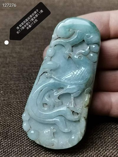 清 翡翠凤凰如意纹牌子色水润细腻，色泽鲜亮，品相上佳，用料厚实，雕工精湛，栩栩如生，寓意美好，浮雕线条流畅，佩戴舒适凤为百鸟之王，为尊。凤也可指皇后乃富贵之身。如意为顺，吉祥。合在一起:富贵吉祥！ - 清 翡翠凤凰如意纹牌子色水润细腻，色泽鲜亮，品相上佳，用料厚实，雕工精湛，栩栩如生，寓意美好，浮雕线条流畅，佩戴舒适凤为百鸟之王，为尊。凤也可指皇后乃富贵之身。如意为顺，吉祥。合在一起:富贵吉祥！