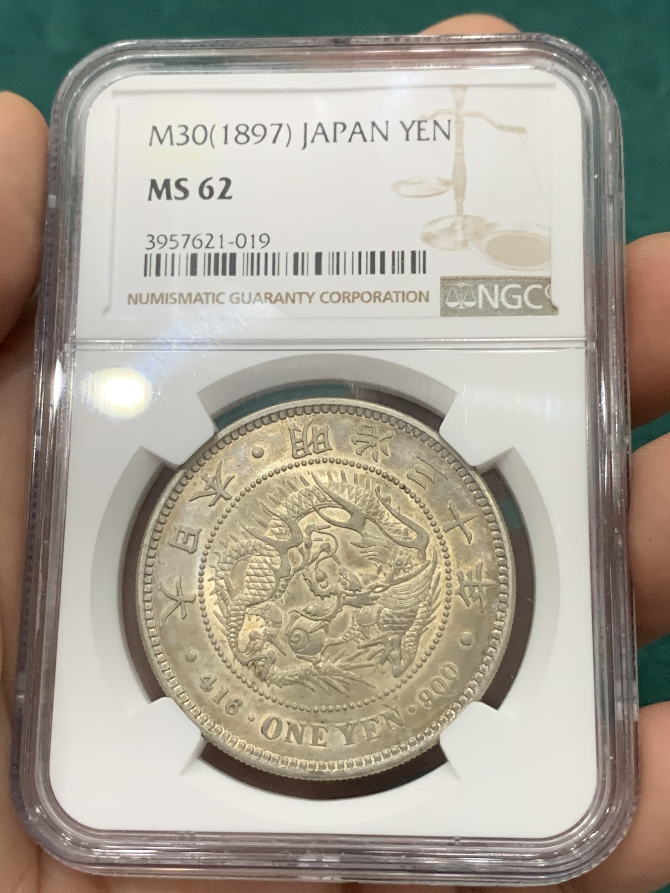 欢迎参加《竞宝斋》为爱冲冲冲 七夕特拍专场 ！第191场 (全场包邮) NGC- MS62日本1897年龙洋银币 整体淡金彩转光 明治三十年的大银好品不多 抓住机会