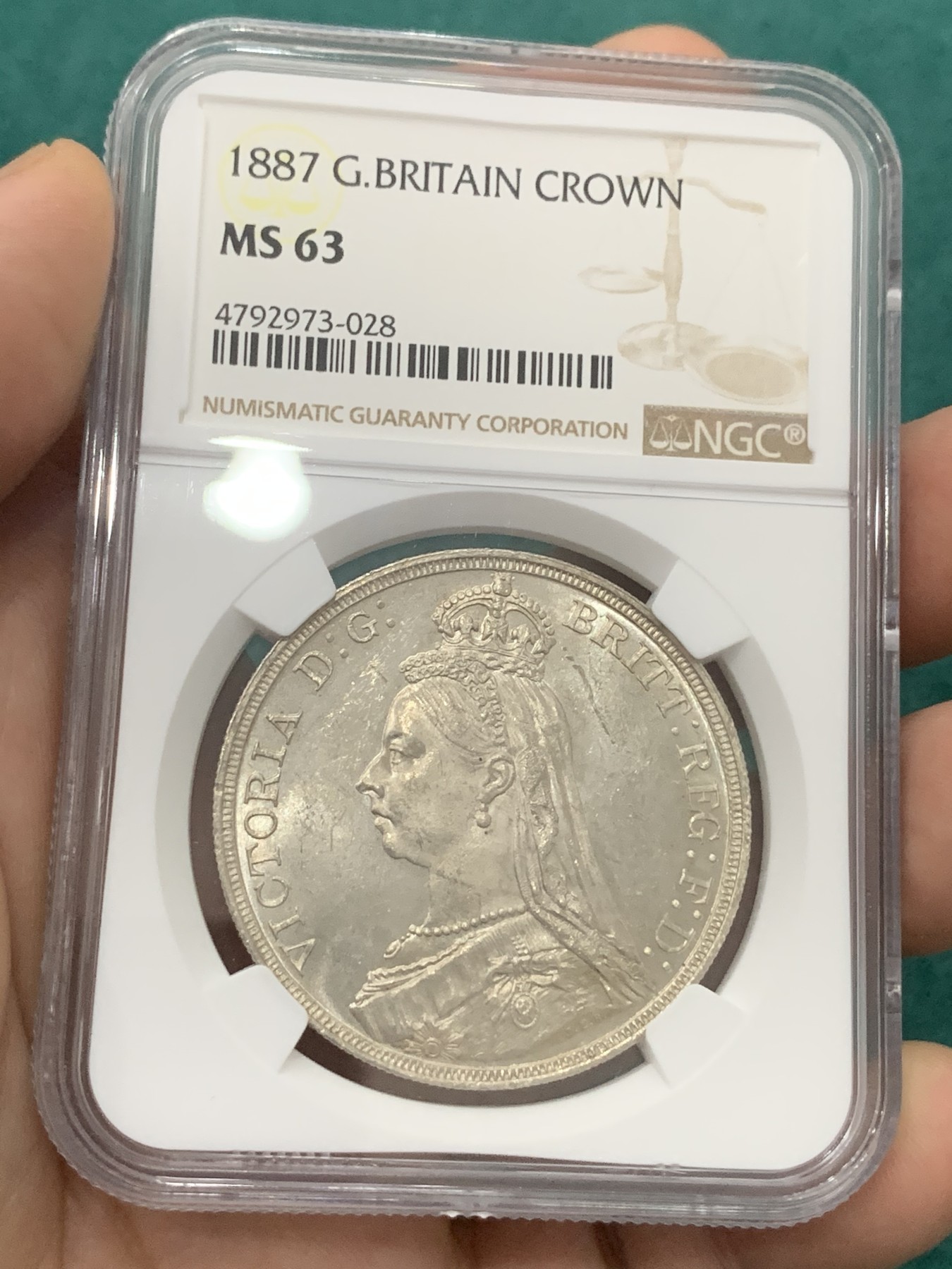 欢迎参加《竞宝斋》为爱冲冲冲 七夕特拍专场 ！第191场 (全场包邮) NGC MS63 英国 1887年 维多利亚 高冠马剑克朗大银币 凝霜明显