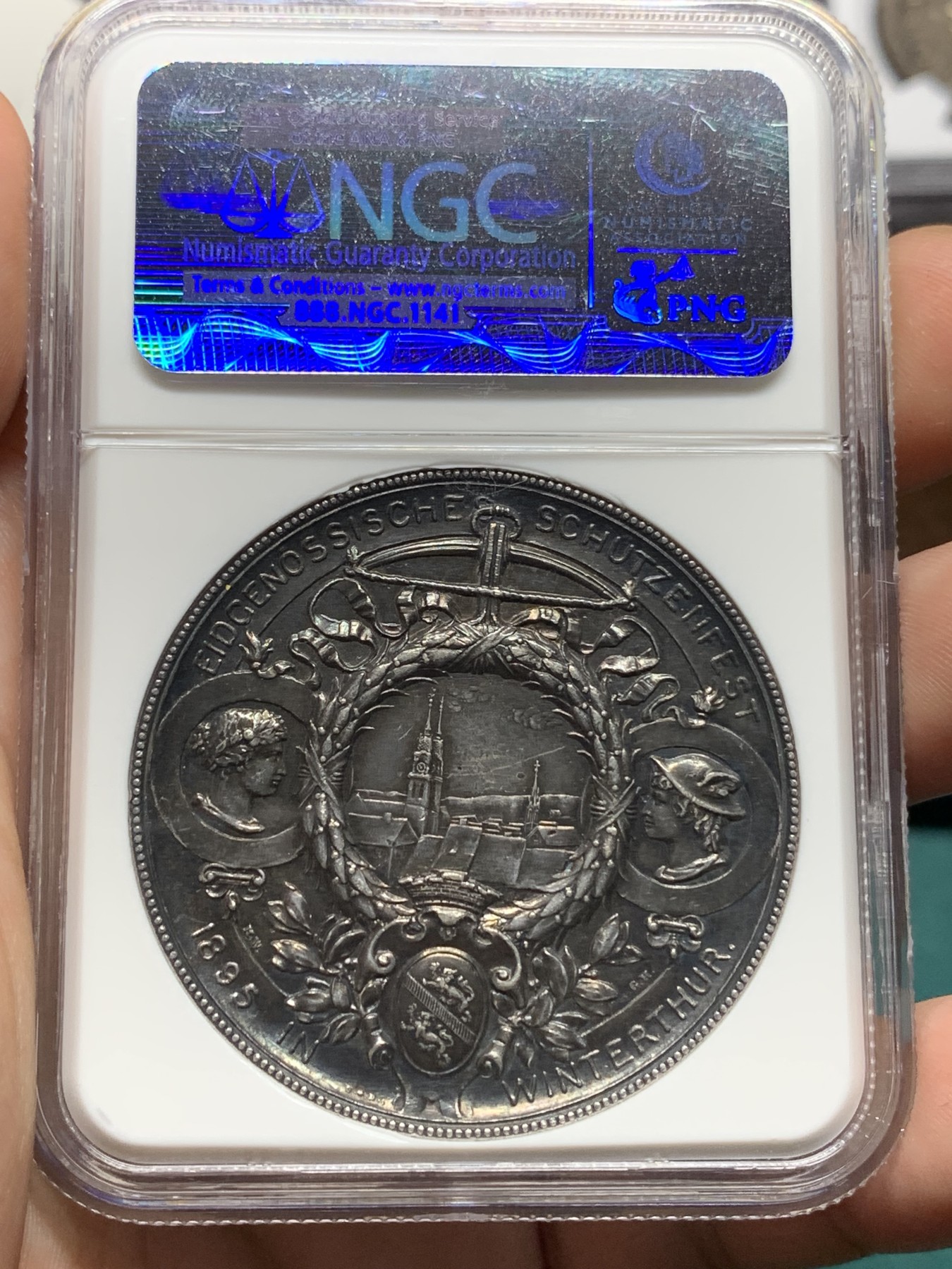 欢迎参加《竞宝斋》为爱冲冲冲 七夕特拍专场 ！第191场 (全场包邮) NGC AU58 1895年瑞士苏黎世射击节大银章，真正的黑美人，犹如美画，美轮美奂，尽显历史沧桑感