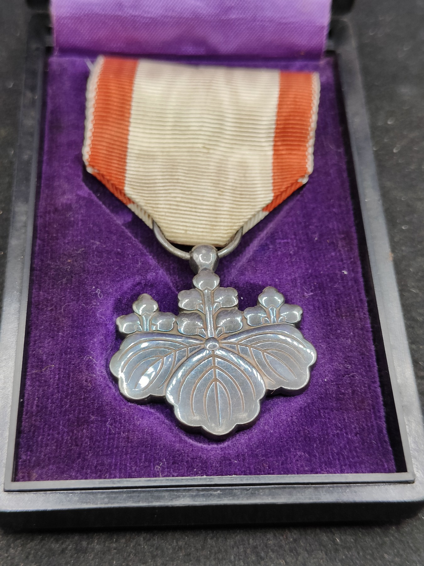 全场0元起拍 第83期 咸鱼国勋章拍卖专场 8月20日（周日）下午6：00开始 日本 战后白叶 银制带盒