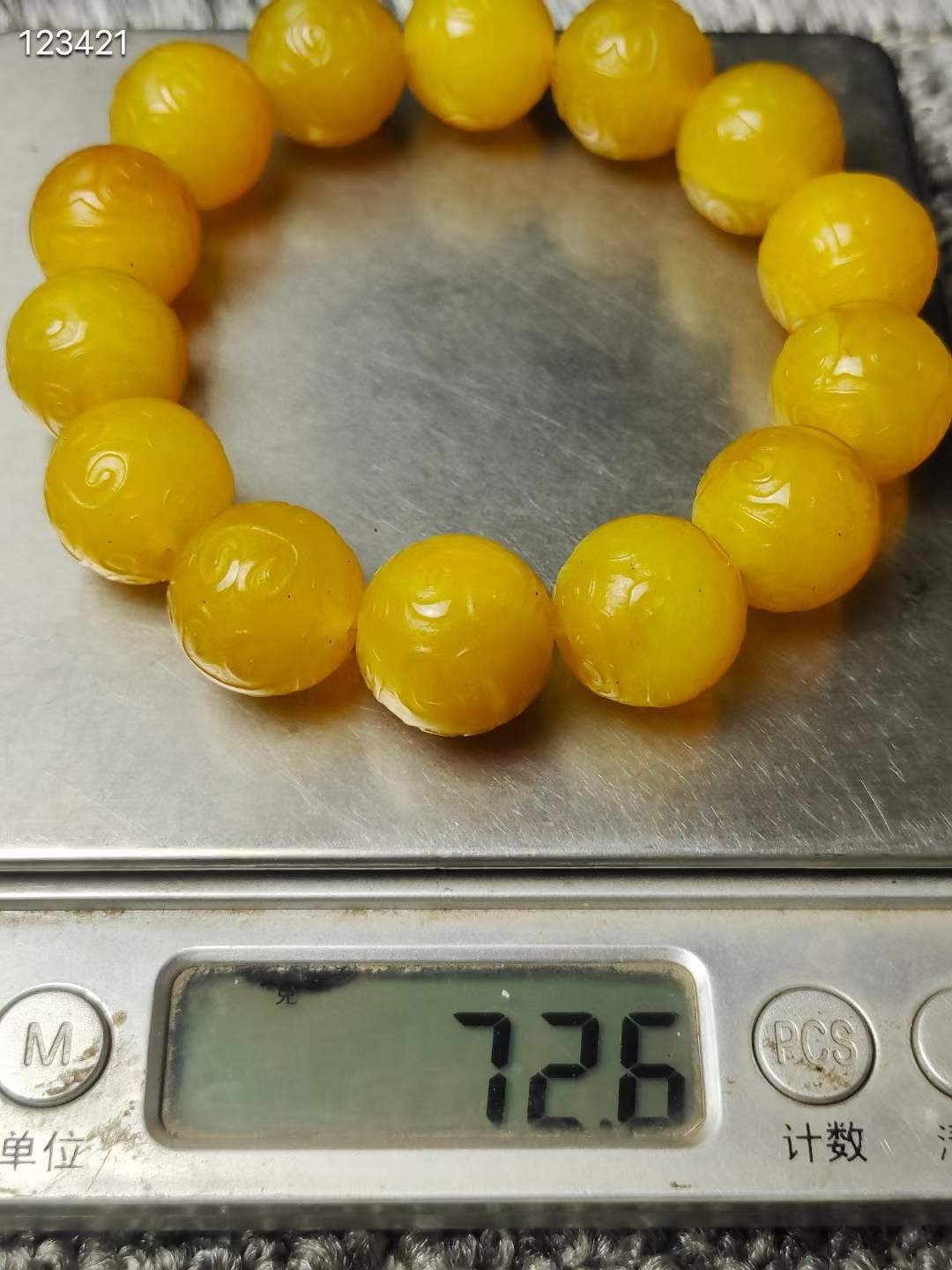 黄玛瑙手串 雕刻如意纹 皮壳黄亮通透 品相完好
